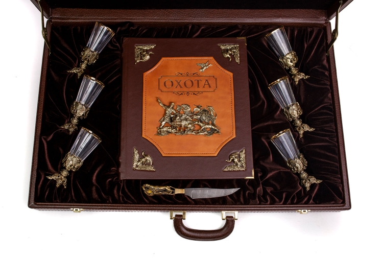 Книга "Охота Элит" в наборе с классическими лафитниками